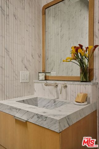 867 Berkeley Street, Santa Monica, CA 90403