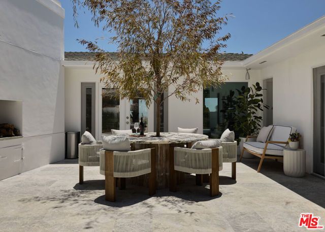 867 Berkeley Street, Santa Monica, CA 90403