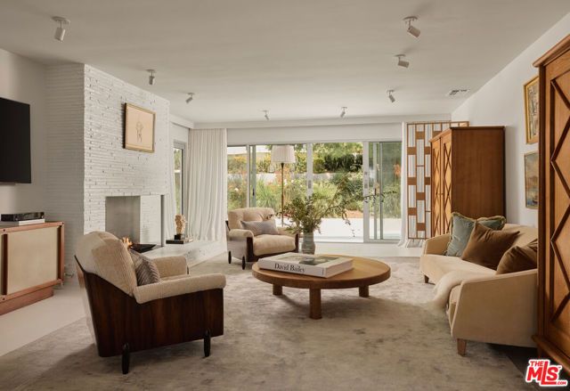 867 Berkeley Street, Santa Monica, CA 90403