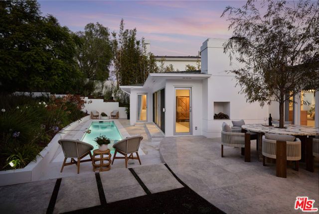 867 Berkeley Street, Santa Monica, CA 90403