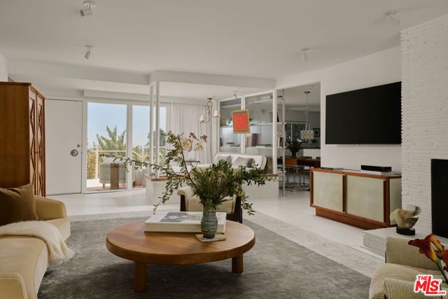 867 Berkeley Street, Santa Monica, CA 90403