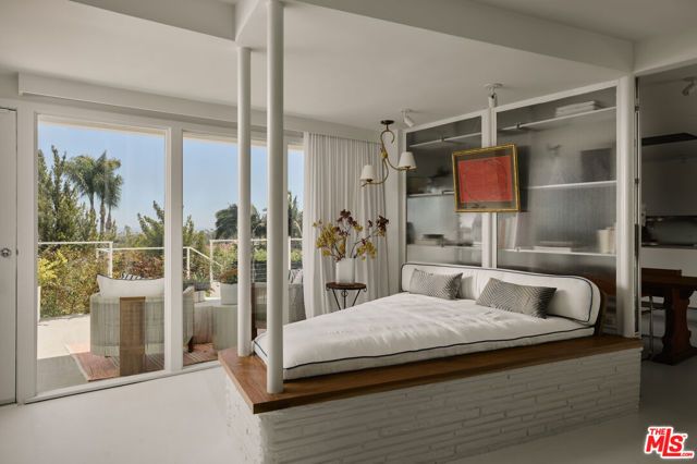 867 Berkeley Street, Santa Monica, CA 90403