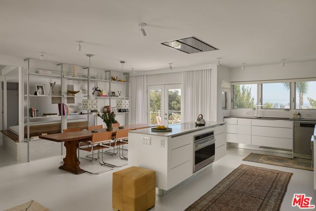 867 Berkeley Street, Santa Monica, CA 90403