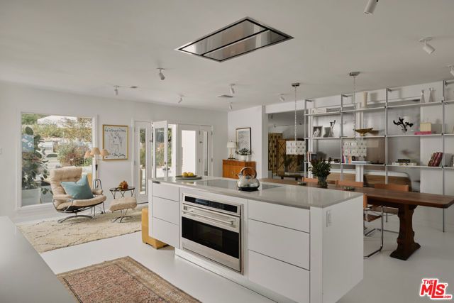 867 Berkeley Street, Santa Monica, CA 90403