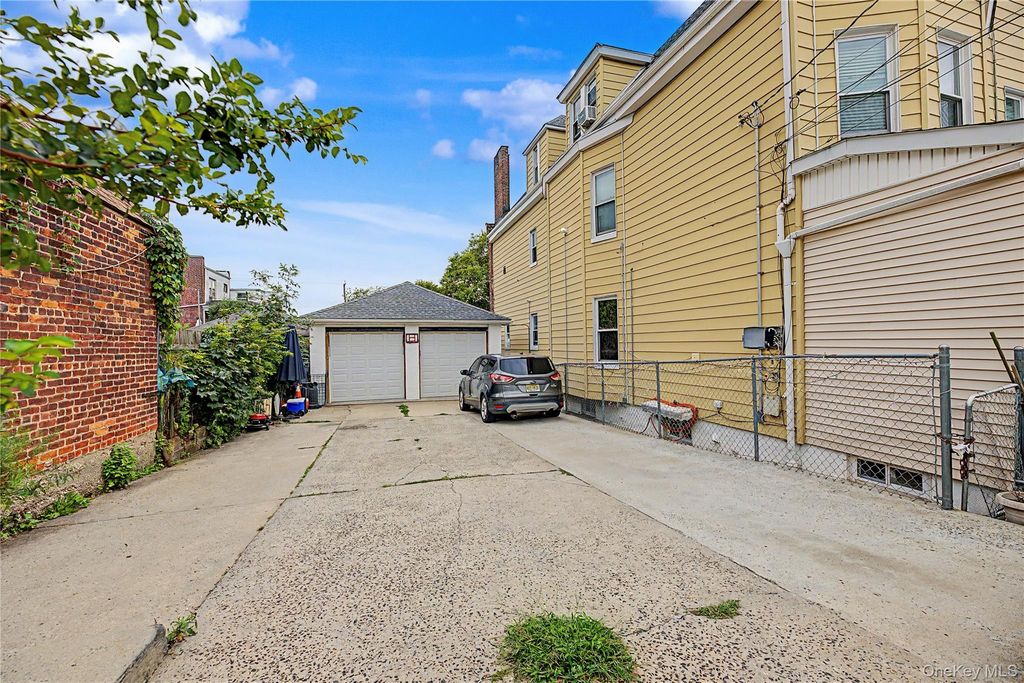 1913 Bogart Avenue, Bronx, NY 10462 — photo 3
