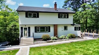 4 Fox Dr, Jefferson Twp., NJ 07438