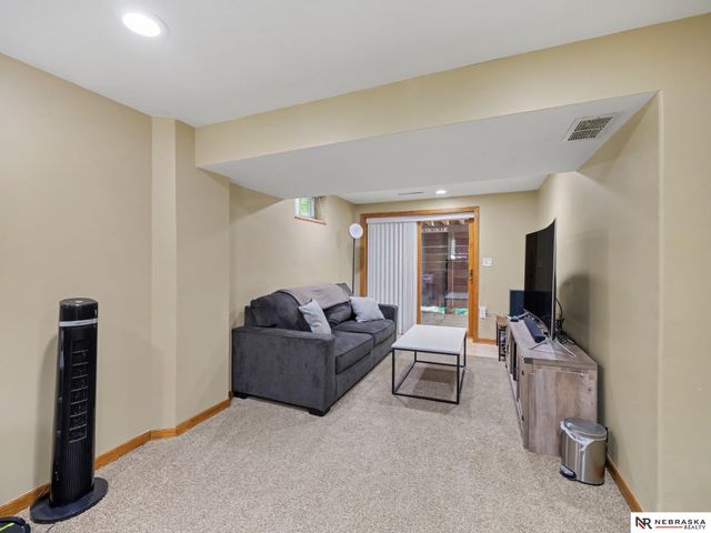 904 Evergreen Avenue, Bellevue, NE 68005