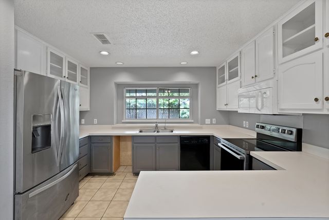 105 Arthur Drive, Kennedale, TX 76060