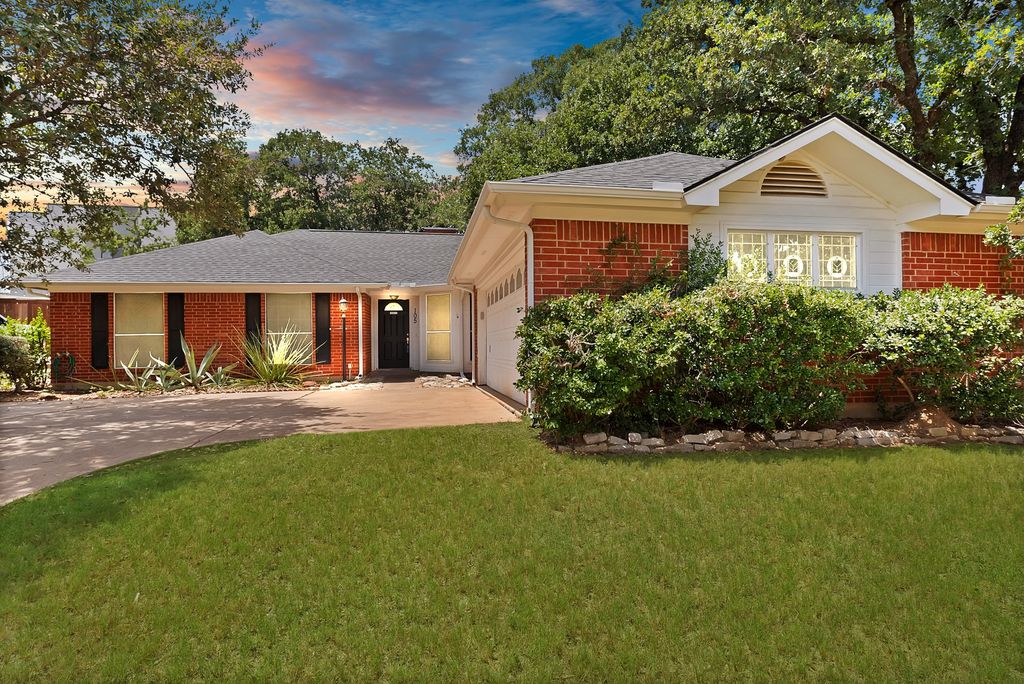 105 Arthur Drive, Kennedale, TX 76060
