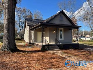 411 5th Avenue SW, Decatur, AL 35601