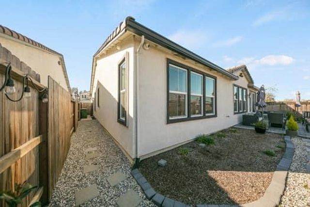 7447 Darque Way, Elk Grove, CA 95757