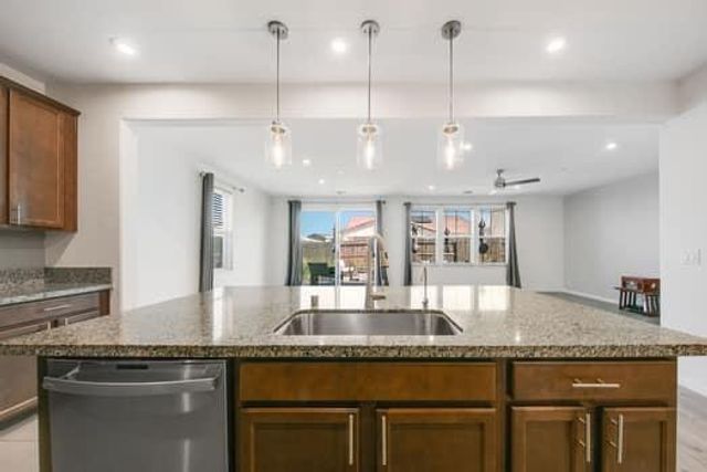 7447 Darque Way, Elk Grove, CA 95757