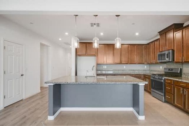 7447 Darque Way, Elk Grove, CA 95757
