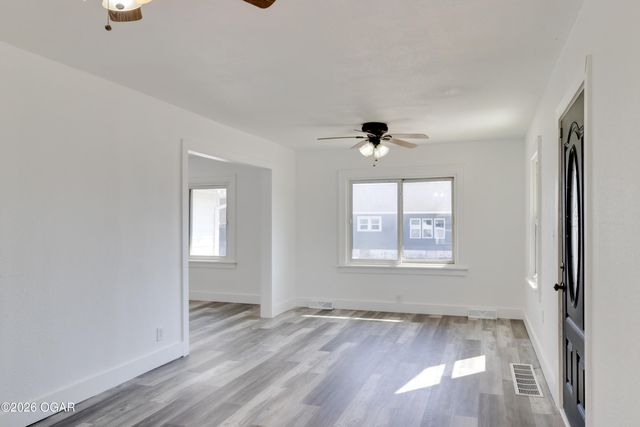 2031 S Murphy Avenue, Joplin, MO 64804