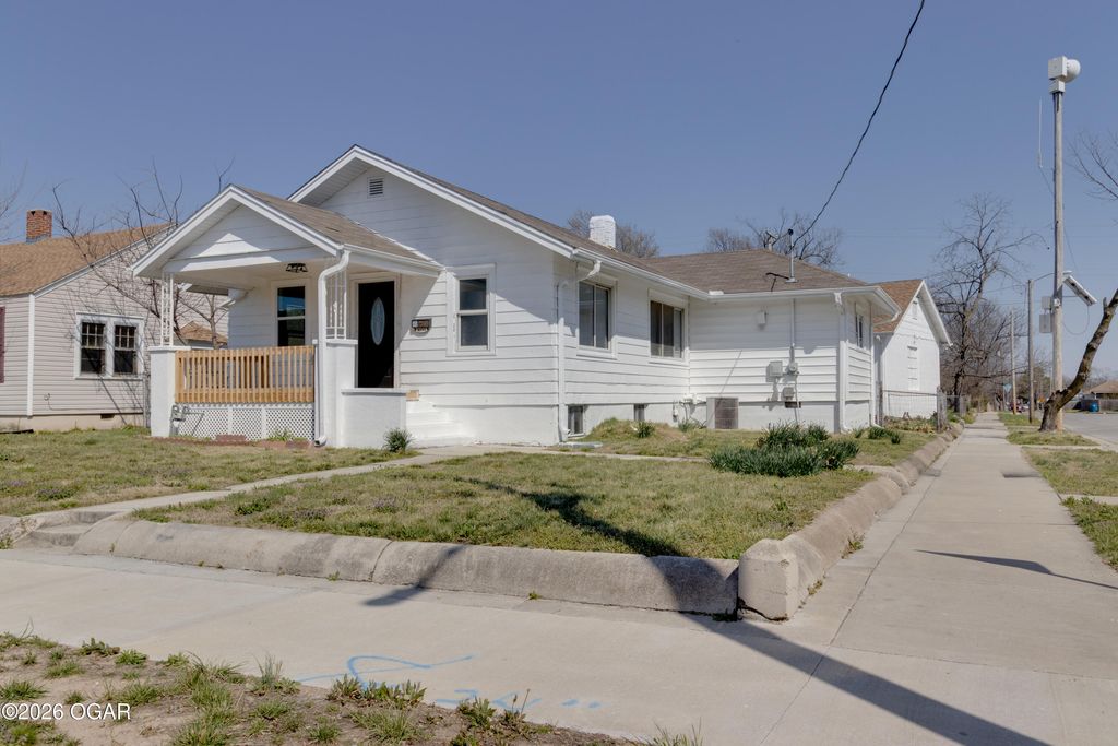 2031 S Murphy Avenue, Joplin, MO 64804