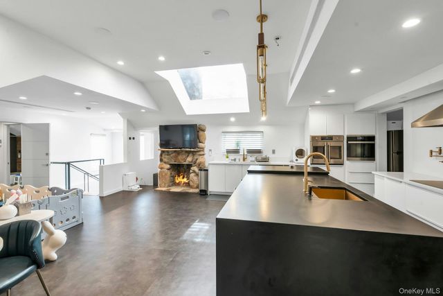 3 Maple Street, Glenwood Landing, NY 11547