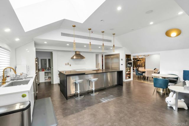 3 Maple Street, Glenwood Landing, NY 11547