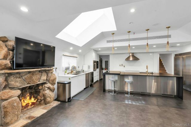 3 Maple Street, Glenwood Landing, NY 11547