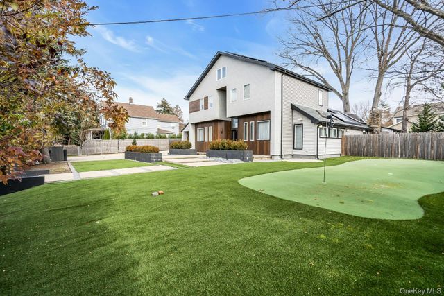 3 Maple Street, Glenwood Landing, NY 11547