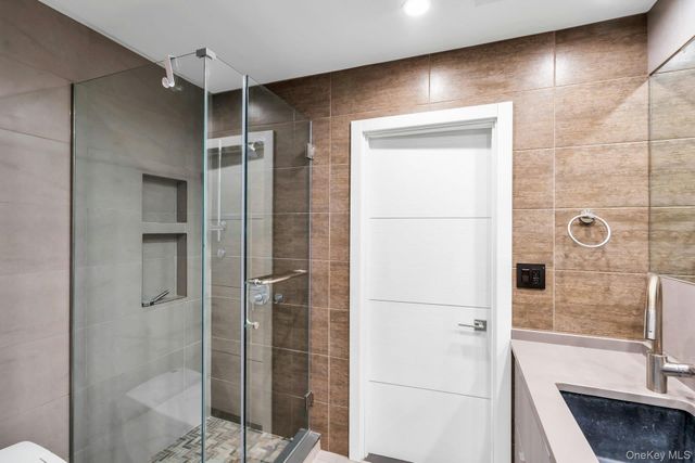 3 Maple Street, Glenwood Landing, NY 11547