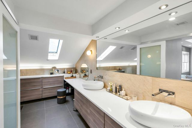 3 Maple Street, Glenwood Landing, NY 11547