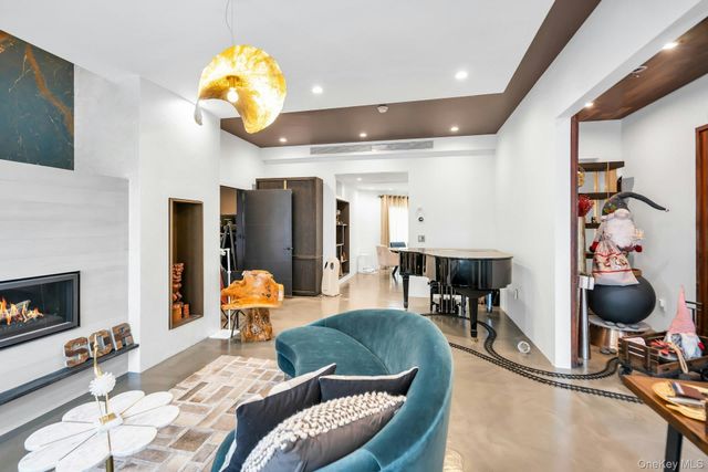 3 Maple Street, Glenwood Landing, NY 11547