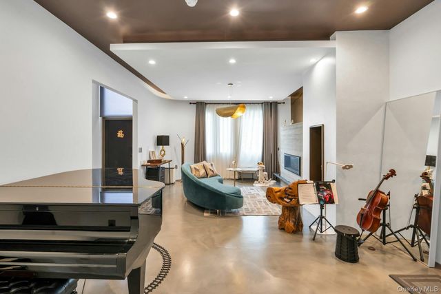 3 Maple Street, Glenwood Landing, NY 11547