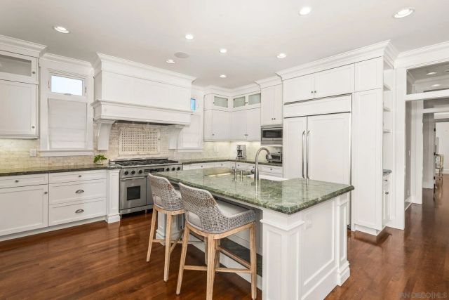 839 Pomona, Coronado, CA 92118