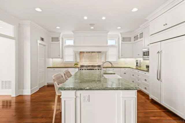 839 Pomona, Coronado, CA 92118
