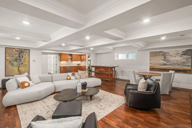 839 Pomona, Coronado, CA 92118