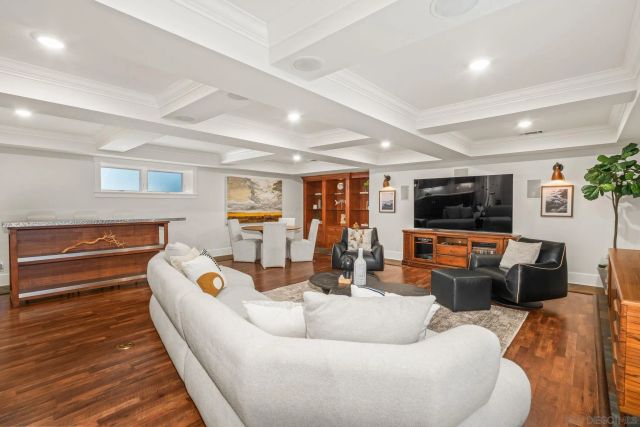 839 Pomona, Coronado, CA 92118