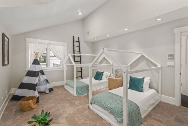 839 Pomona, Coronado, CA 92118