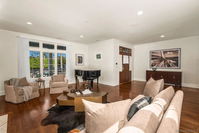 839 Pomona, Coronado, CA 92118