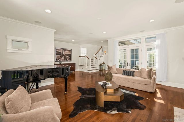 839 Pomona, Coronado, CA 92118