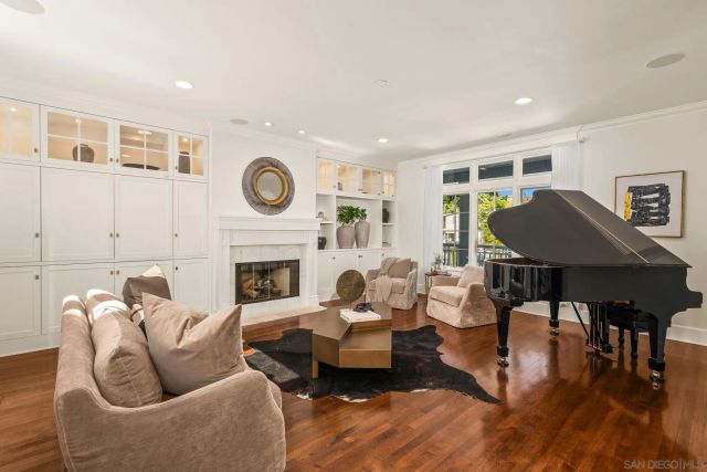 839 Pomona, Coronado, CA 92118