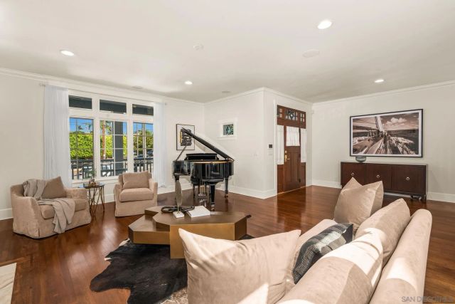 839 Pomona, Coronado, CA 92118