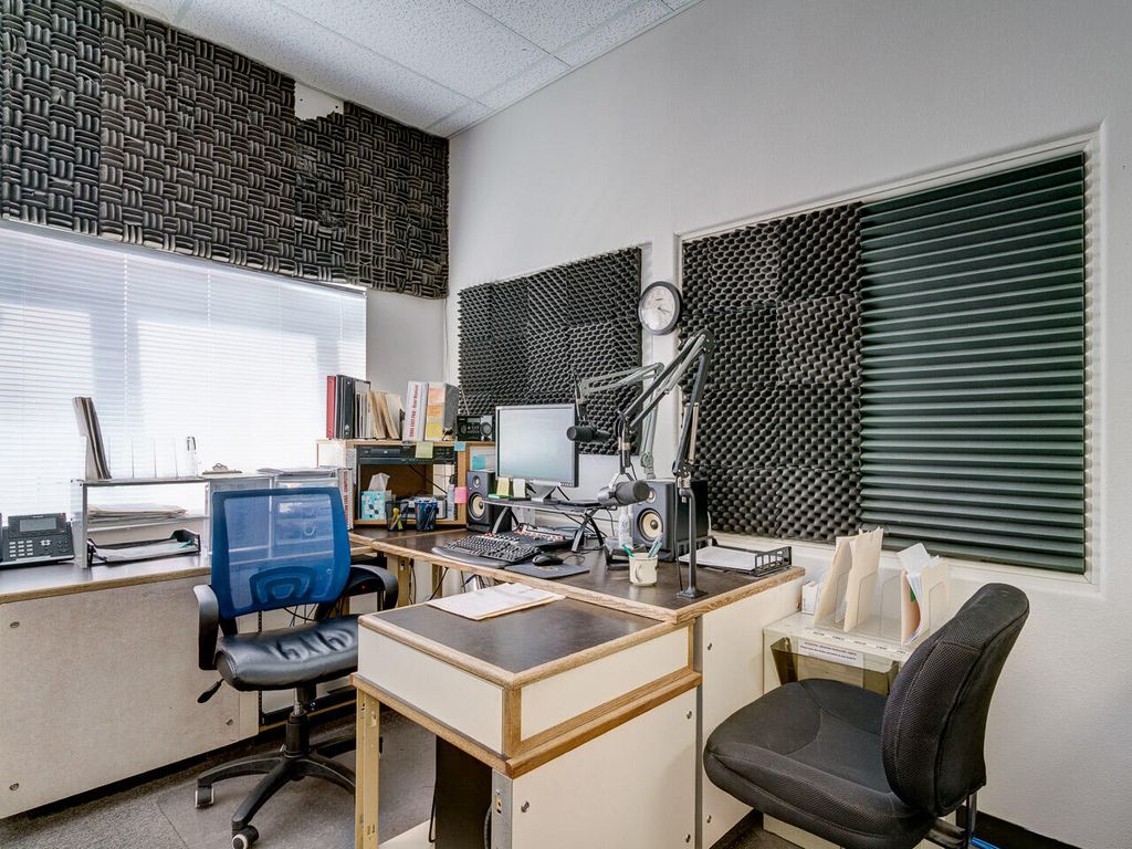 Image 13 of property listing at 2502 CAMINO ENTRADA, Santa Fe, NM 87507