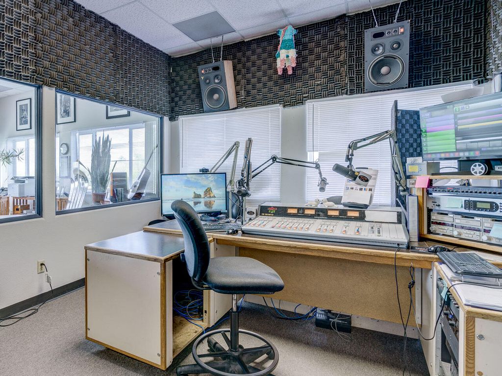 Image 16 of property listing at 2502 CAMINO ENTRADA, Santa Fe, NM 87507