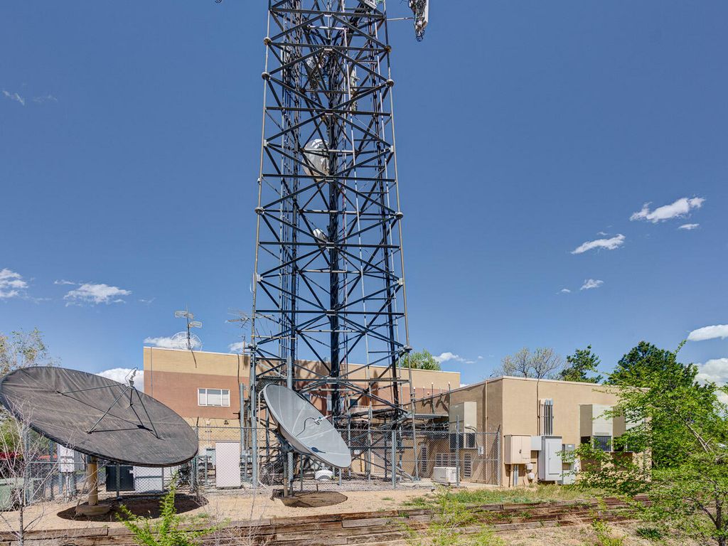 Image 3 of property listing at 2502 CAMINO ENTRADA, Santa Fe, NM 87507