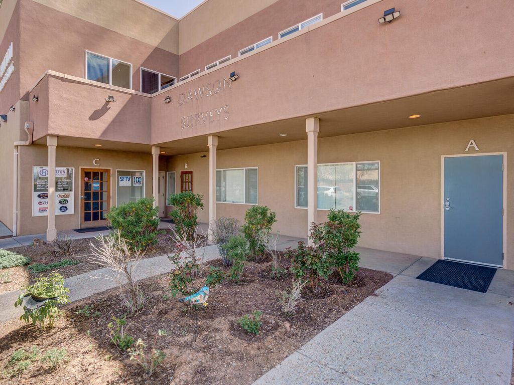 Image 4 of property listing at 2502 CAMINO ENTRADA, Santa Fe, NM 87507