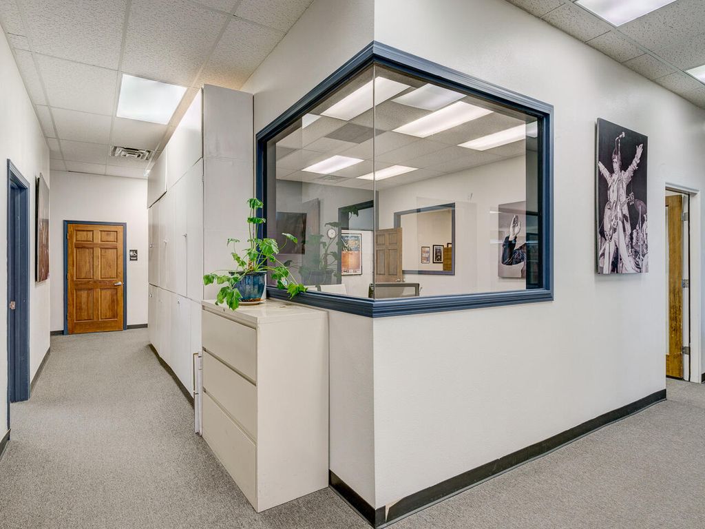 Image 6 of property listing at 2502 CAMINO ENTRADA, Santa Fe, NM 87507