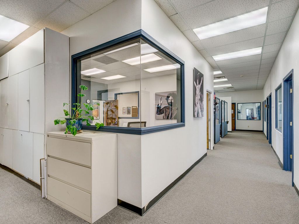 Image 8 of property listing at 2502 CAMINO ENTRADA, Santa Fe, NM 87507