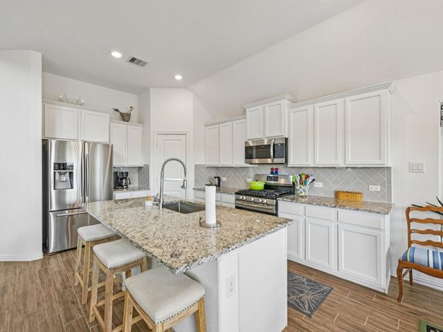 15014 Lake Shore Avenue, Mont Belvieu, TX 77523