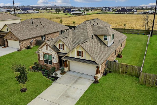 15014 Lake Shore Avenue, Mont Belvieu, TX 77523