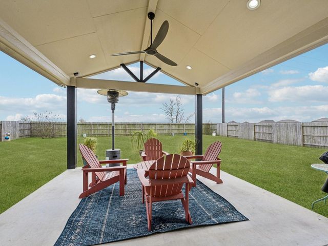 15014 Lake Shore Avenue, Mont Belvieu, TX 77523