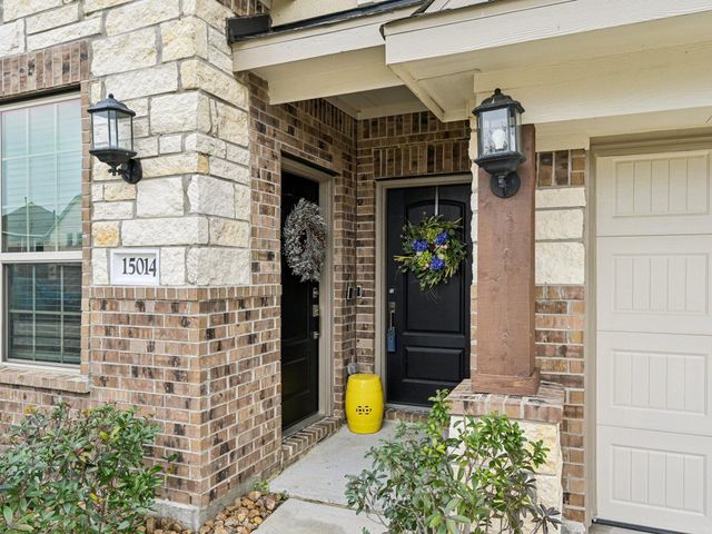 15014 Lake Shore Avenue, Mont Belvieu, TX 77523