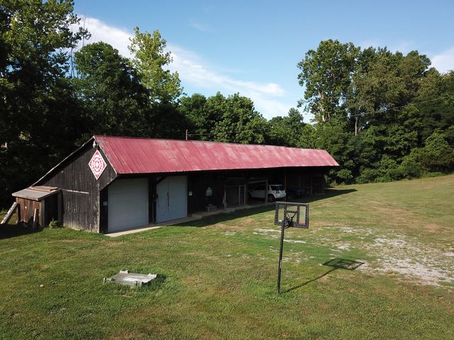 210 Dry Branch Rd, Irvine, KY 40336