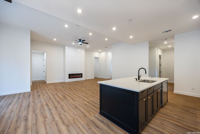 8227 OLD AUSTIN RD, Selma, TX 78154
