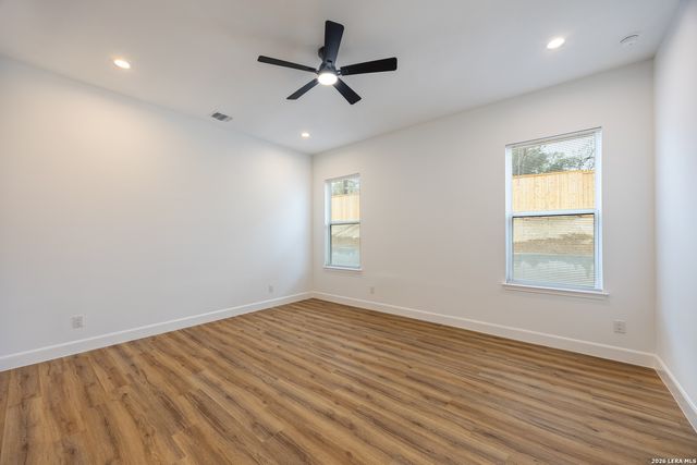 8227 OLD AUSTIN RD, Selma, TX 78154