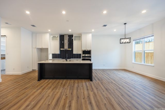 8227 OLD AUSTIN RD, Selma, TX 78154